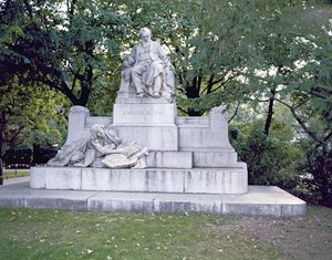 Monumento a Johannes Brahms (1833-97) 1908 (marmo)